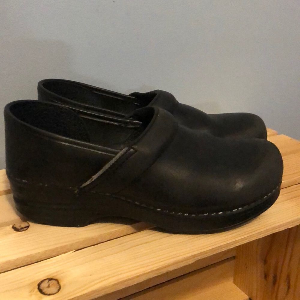 Dansko Black 40 Clogs